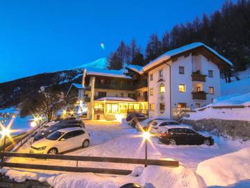 Hotel für 2 Personen, mit Garten und Whirlpool sowie Balkon in Sulden