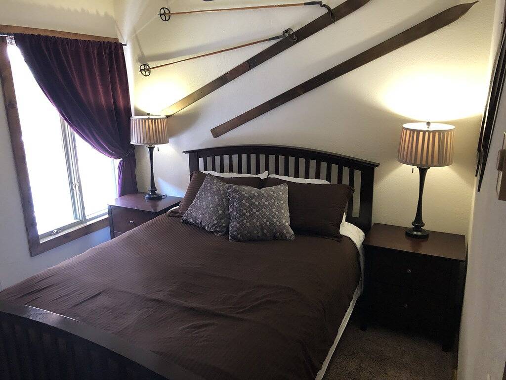 Ganze Wohnung, Lage, Lage ... Gegenüber vom Basis des Peak 9, mitten in der Stadt! in Arapaho and Roosevelt National Forests