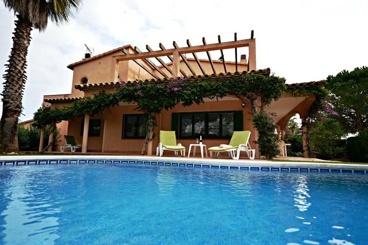 Villa für 10 Personen, mit Seeblick und Terrasse sowie Garten, mit Haustier - 1