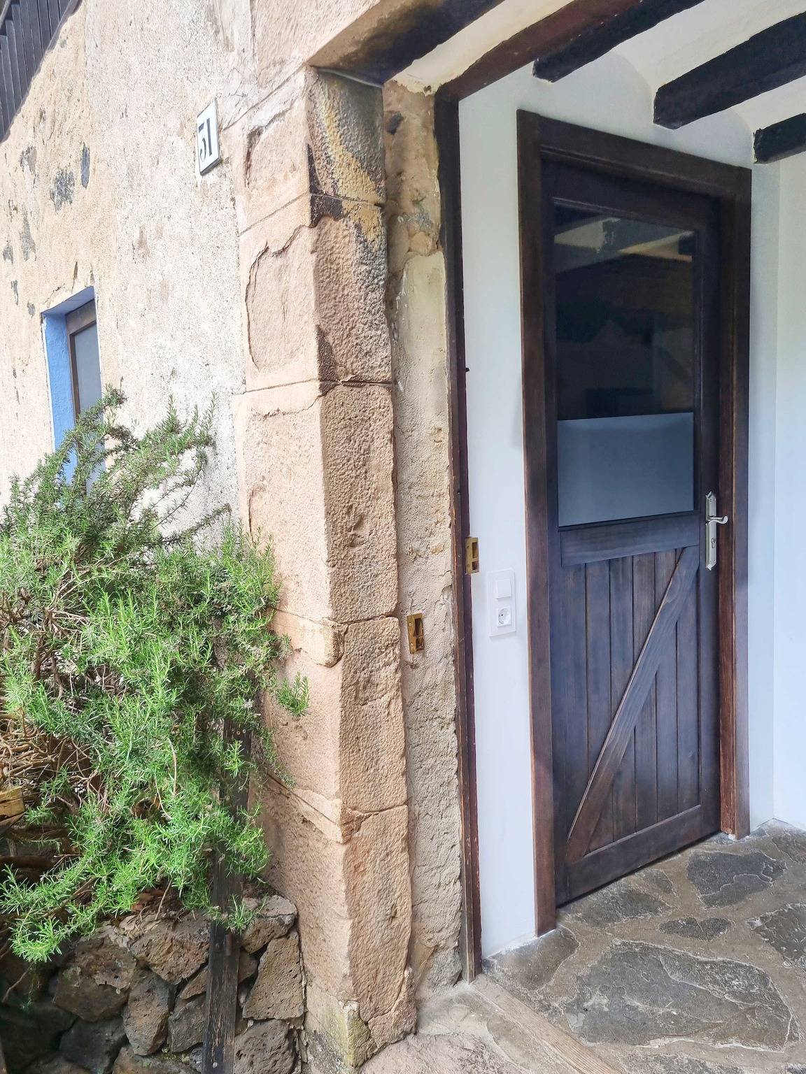 Casa Rural Cargol de Mas Violella im Naturpark, direkter Zugang zum Garten, Pool & Wlan in Sant Joan les Fonts, Naturpark Zona Volcànica de la Garrotxa