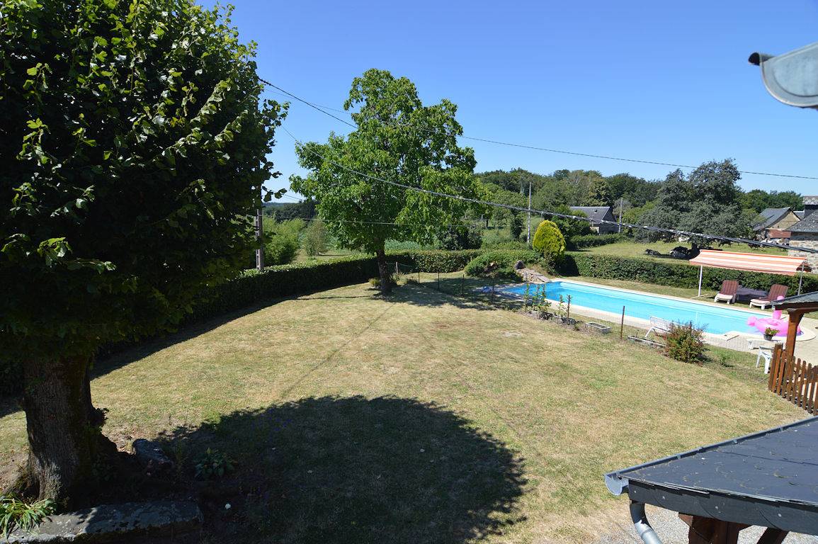 Domaine de Layre, avec piscine chauffée 10m x 5 m in Latronche, Région de Tulle