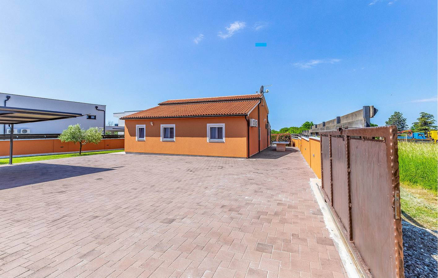 Charmante 120 m² große Wohnung mit Pool, Terrasse und WLAN in Pula-Medulin, Pula