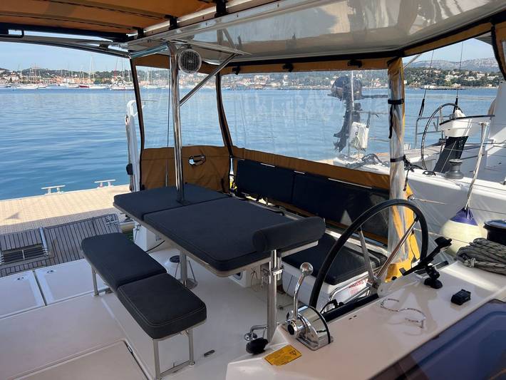 Bateau pour 12 personnes dans Port Pin Rolland - 4