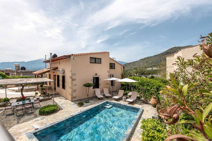 Villa voor 6 personen, met tuin en zwembad in Chania