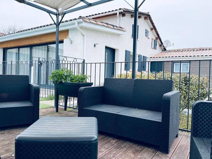 Gîte pour 8 personnes, avec piscine ainsi que vue et jardin, animaux acceptés à Boudy-de-Beauregard