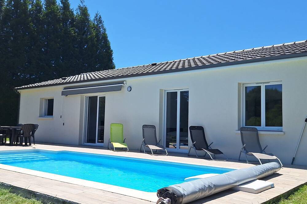 Quiet house in Périgord Vert with private pool in Piégut-Pluviers, Parc naturel régional Périgord-Limousin
