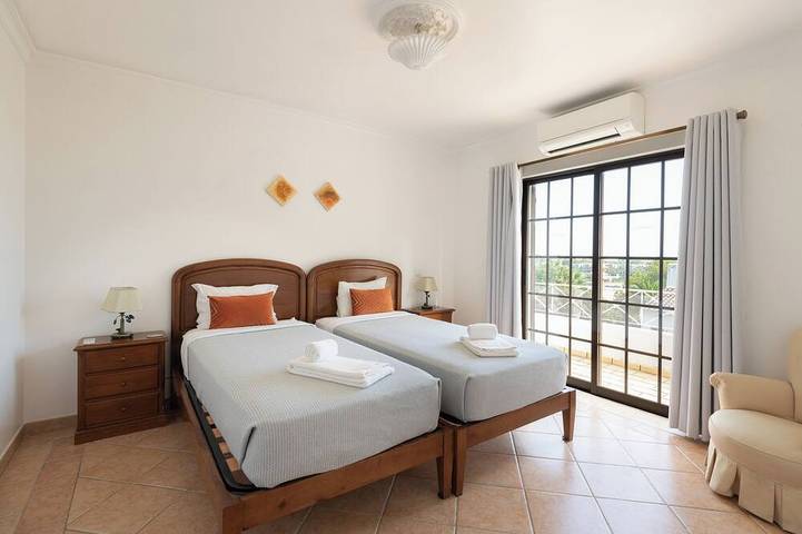 Villa Ladeira - Privater Pool, Meerblick, Smart-TV, Spiele, WLAN, Klimaanlage in Guia, Faro Distrikt