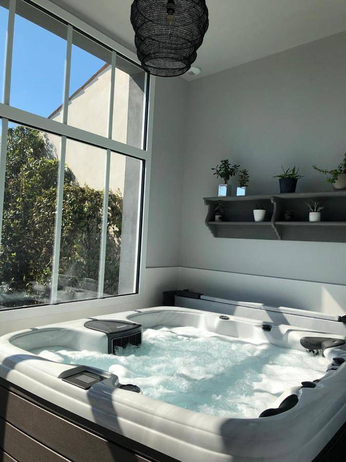 Maison M, chambre privée accès jardin piscine et jacuzzi près de La Rochelle in Lagord, Région de La Rochelle