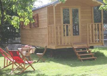 Lodge pour 4 personnes, avec sauna et piscine ainsi que jacuzzi et jardin en Charente-Maritime