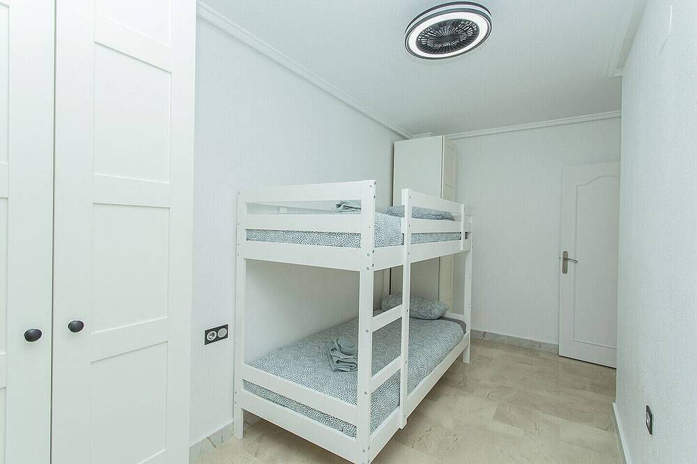 Apartamento entero, 030 Melissa Beach Apartment - Alicante Holiday in Torrevieja, Costa Blanca