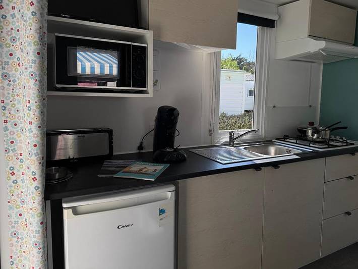 Camping Le Petit Bois - Mobilheim 4 personen - Mobilheim Confort 22 m²- 2 Zimmer 4 Pers. in Saint-Jean-de-Monts, Vendée