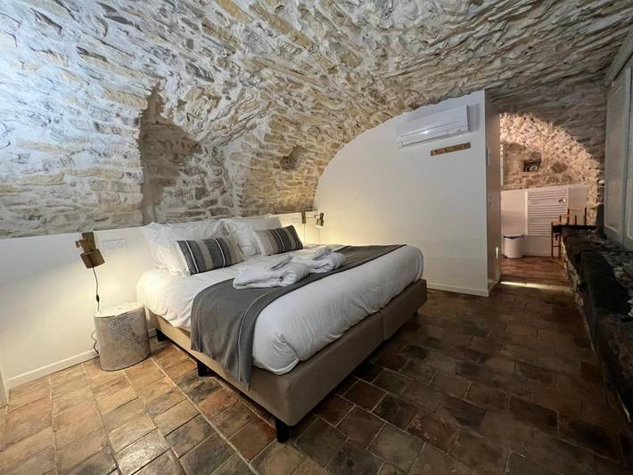 Gîte pour 2 personnes, avec piscine et jardin à Saint-André-de-Cruzières