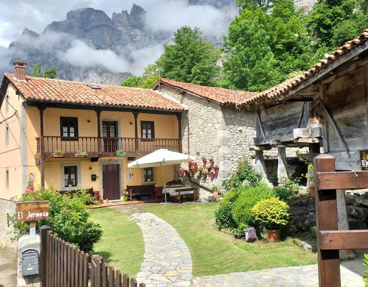 Maison de campagne El Jermoso dans les Picos de Europa, vue sur la montagne & terrasse in Posada de Valdeón, Chaîne Cantabrique