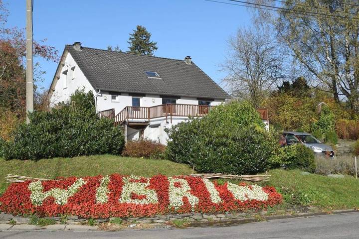 Location de vacances pour 14 personnes, avec Balcon et Terrasse ainsi que Jardin et Sauna dans Wibrin