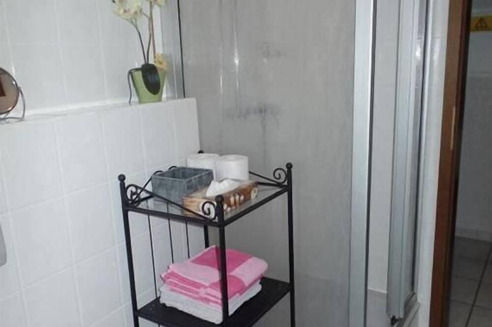 Ganze Wohnung, Ferienwohnung Beate Erz - 2-Bettwohnung in Burg Eltz, Burgen (Mosel)