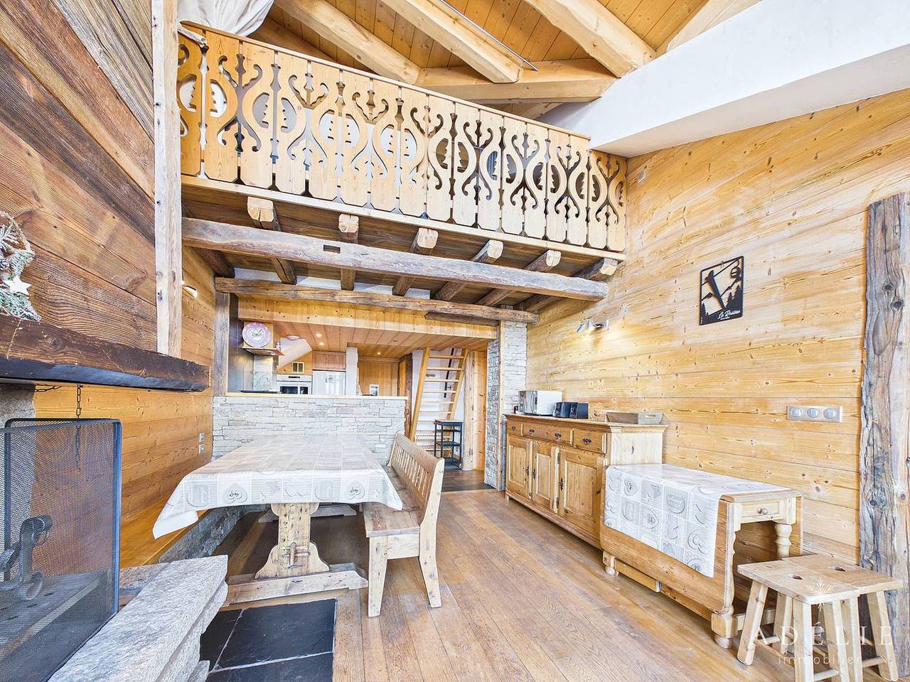 Ganze Ferienwohnung, 4 bedroom apartment in the heart of la Rosière and 100 yard from the slopes in La Rosière, Montvalezan