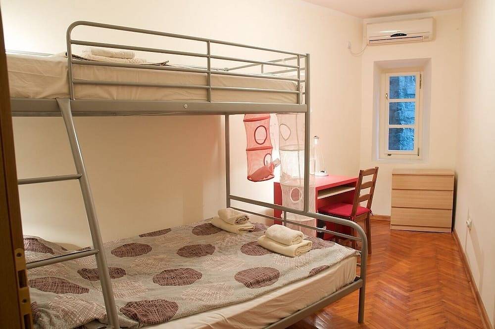 Ganze Wohnung, Geräumige Wohnung im Herzen der Altstadt in Kotor, Boka Kotorska