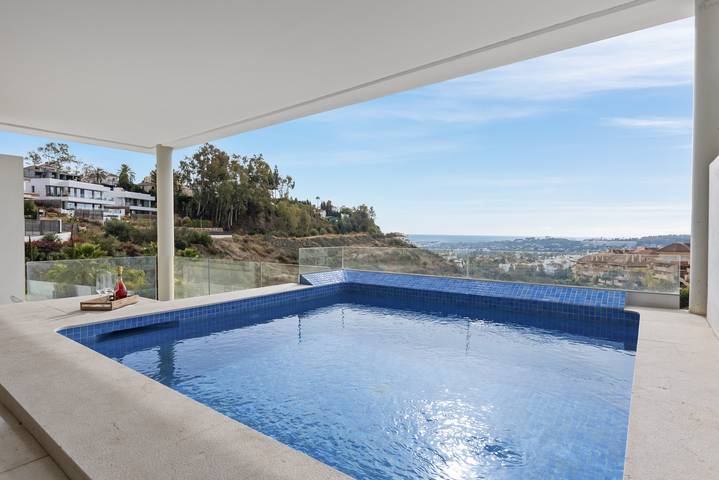 Gîte pour 4 personnes, avec piscine ainsi que vue sur l’océan et terrasse à Marbella - 2