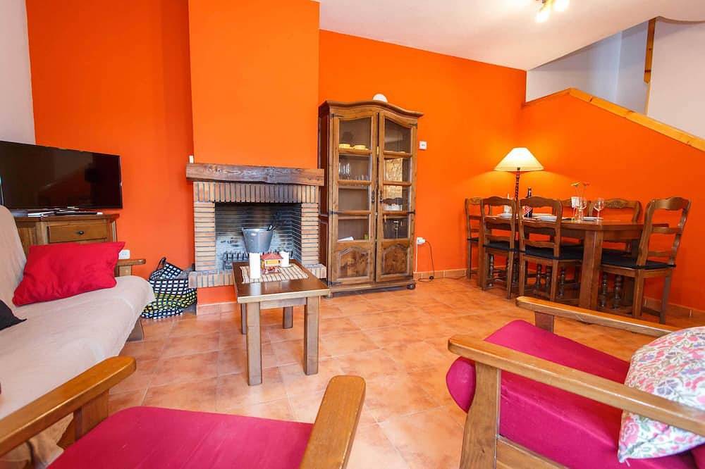 In the Orquidea House you can enjoy all the comforts of the city in Piñuécar, Madrid Province
