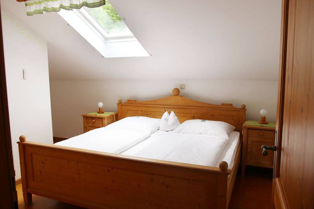 Ganze Wohnung, Appartement 6 mit separatem Schlafzimmer im Obergeschoss in Soyen, Landkreis Rosenheim