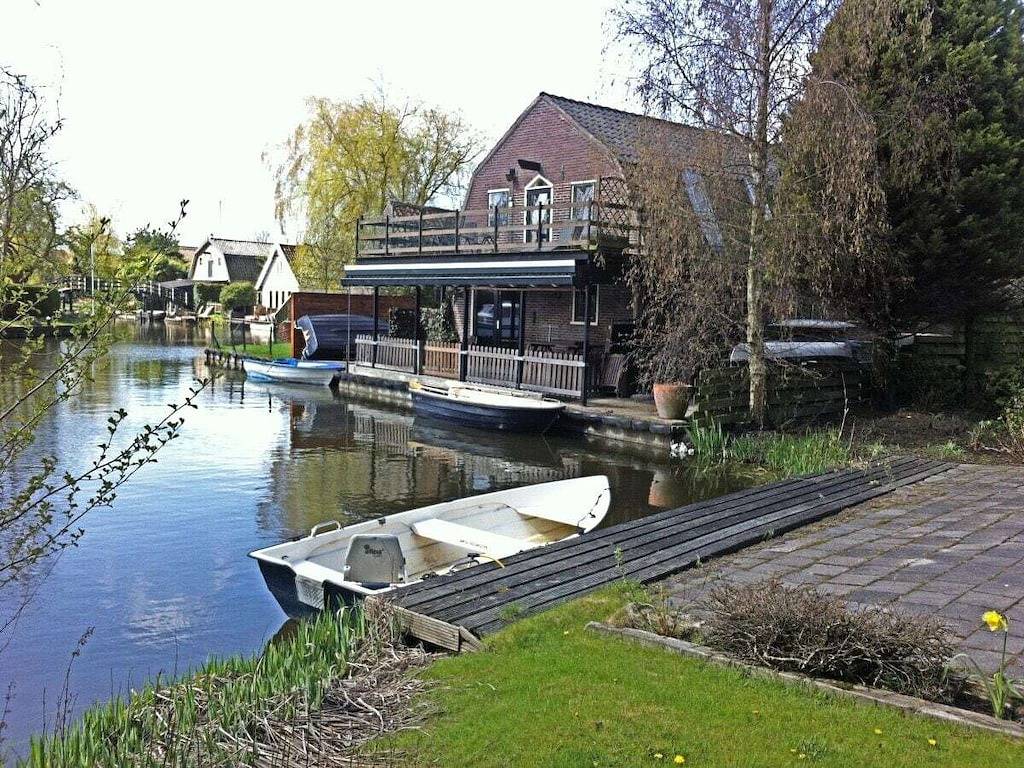 'Atelier am Wasser' in Broek op Langedijk, Niederländische Nordsee