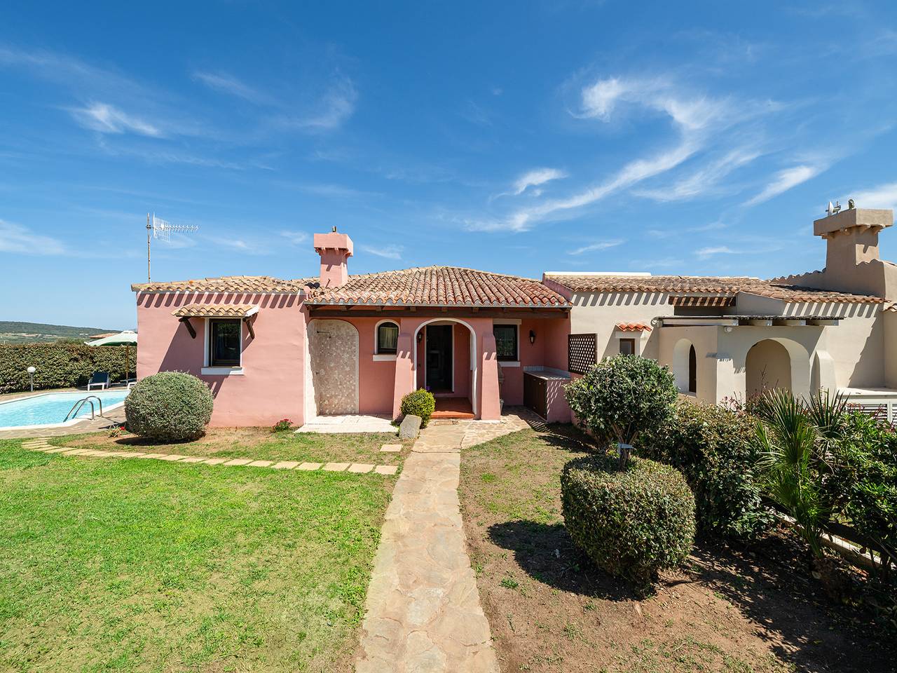 Villa con piscina privata e vista mare in Punta De Su Turrione, Stintino