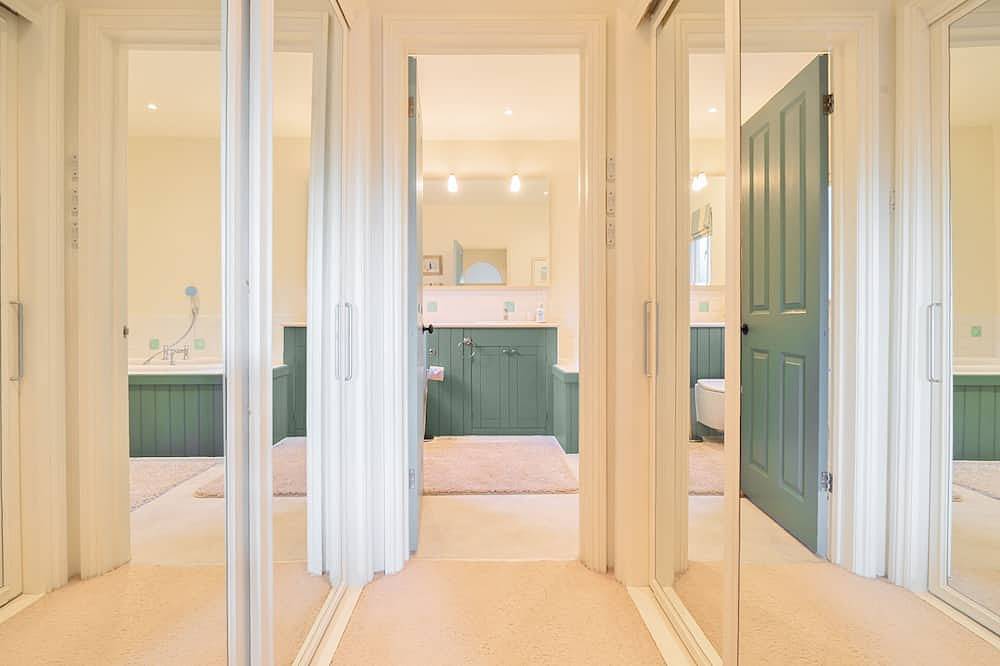 Jeeves Hideaway - sleeps 2 guests  in 1 bedroom in Old Hunstanton, Norfolk Coast