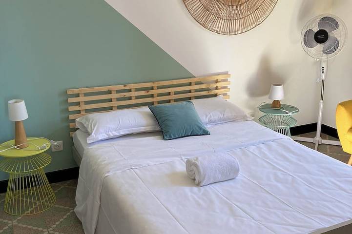 Detached house on fenced garden with trees 150m from the beach! in Porto Pollo (Corsica), Serra-di-Ferro