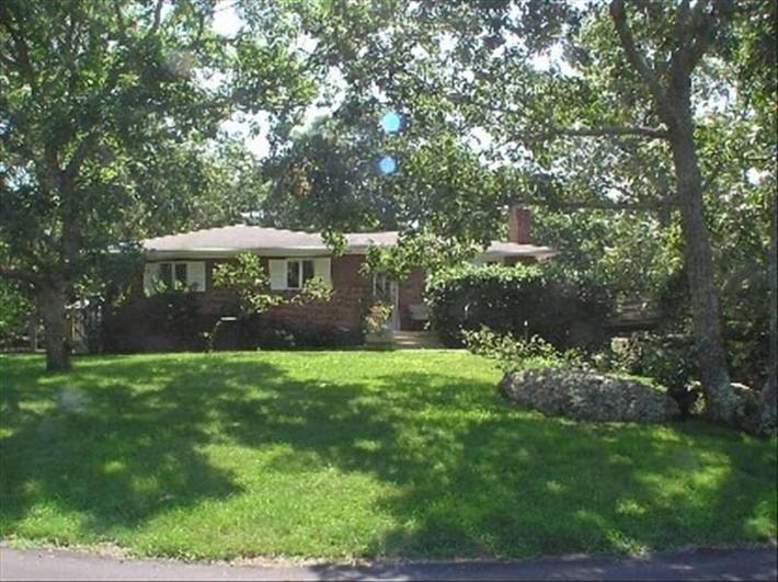 Vacation home for 7 people, with yard and hot tub as well as terrace in The Hamptons