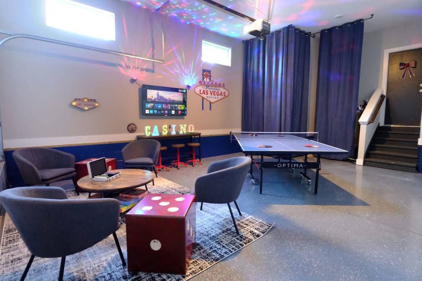 Nashvegas  13 Beds   Rooftop Views     Mins to Broadway in Nashville, Tennessee