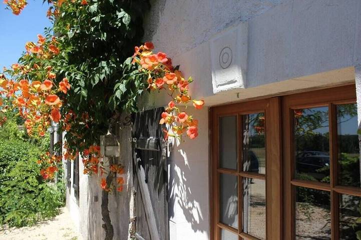 Location de vacances pour 5 personnes, avec Jardin et Piscine à Poullignac