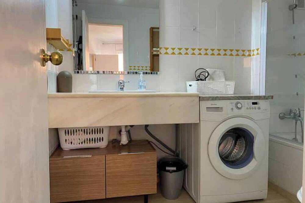 Apartamento entero, Disfrutar el Centro. Piscina. Gastronomia. Wifi in Tarrasa, Interior de Barcelona