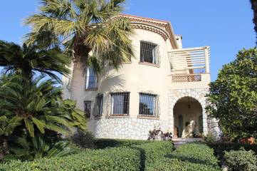 Cottage pour 2 personnes, avec vue ainsi que jardin et balcon à Saint-Laurent-du-Var