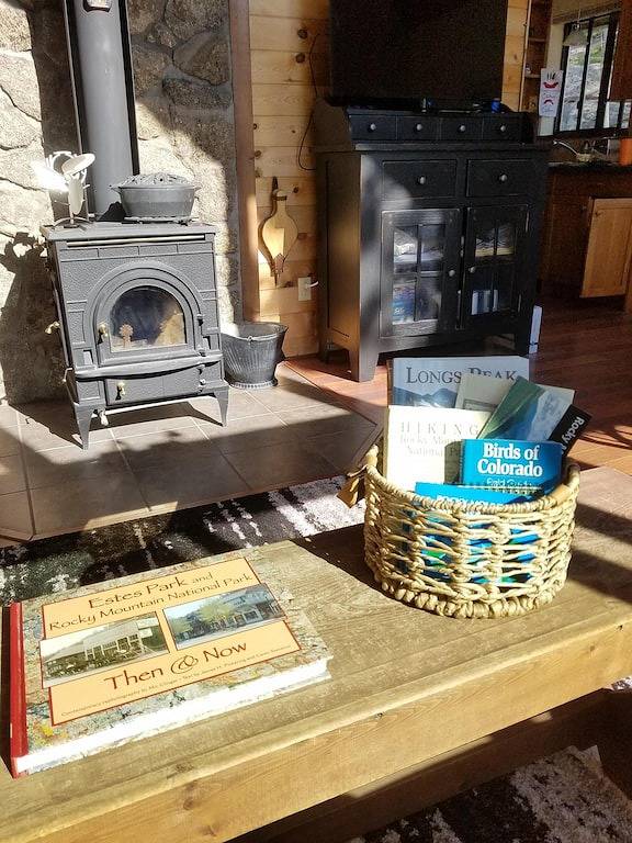 Versteckte Berghütte für 6 ~ in der Nähe von Estes und Rocky Mountain Np in Meeker Park, Allenspark