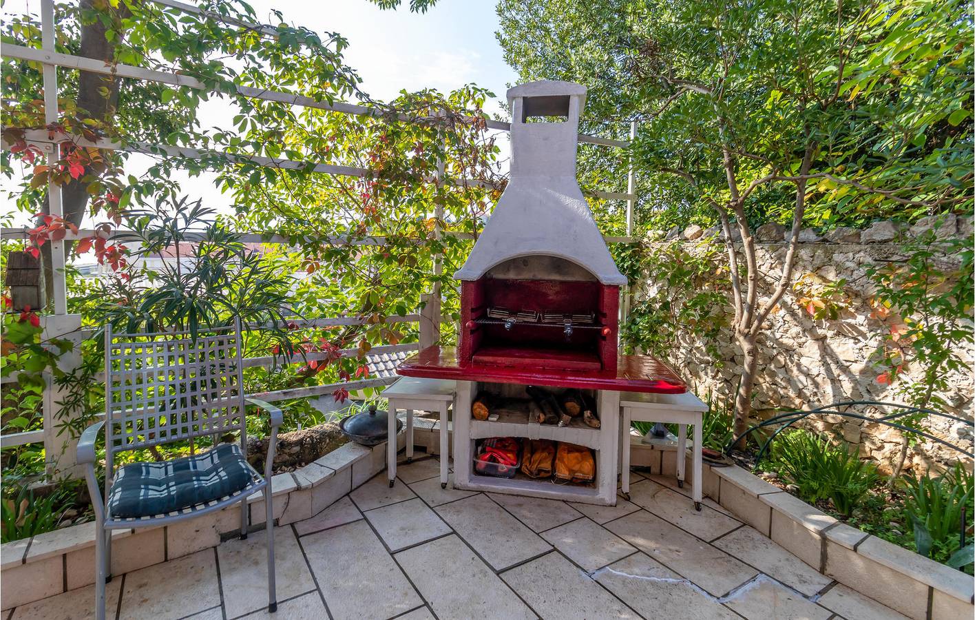 Ganze Ferienwohnung, Gemütliche Wohnung mit Terrasse, in Strandnähe und mit kostenlosen Parkplätzen in Novi Vinodolski, Primorje-Gorski Kotar