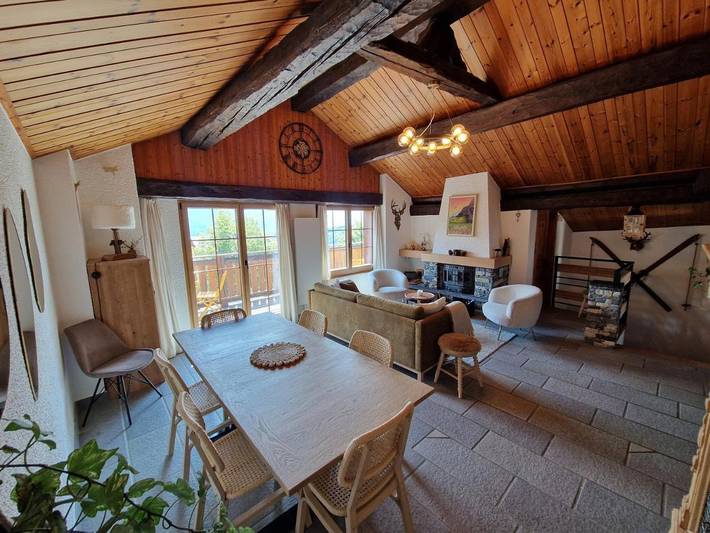 Gîte pour 8 personnes, avec Balcon ainsi que Terrasse et Vue à Icogne