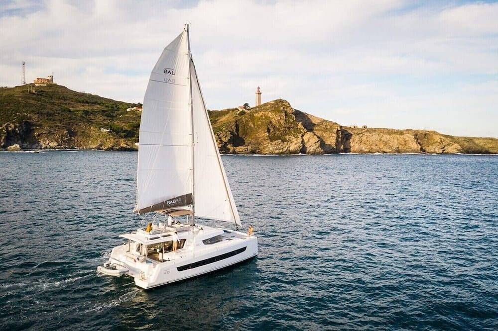 Sonnenverwöhntes Segelabenteuer auf den Islas Baleares, Mallorca in Port d'Andratx, Mallorcas Küste