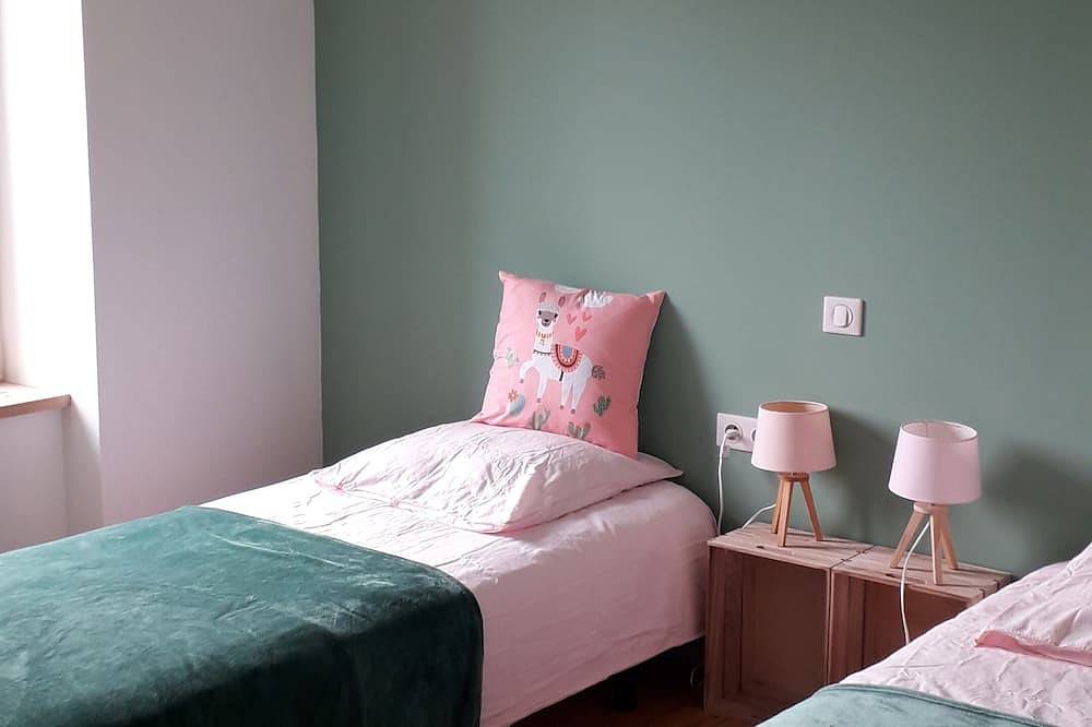 House with sea view and enclosed garden. in Carantec, Ceinture Dorée