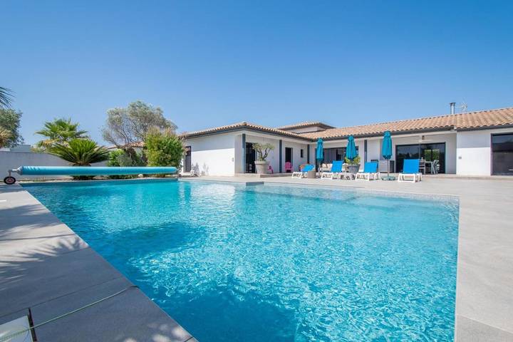 Chalet para 8 personas, con terraza y piscina - 1