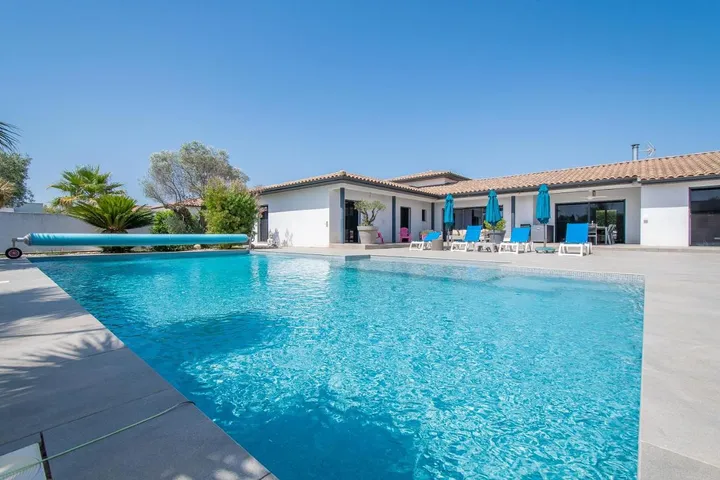 Chalet para 8 personas, con terraza y piscina - 1