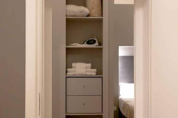 Appartamento intero, Spacious 90sqm Apartment Jewish Ghetto-2Br 2Ba Walk to Trastevere & Pantheon in Centro di Roma, Roma