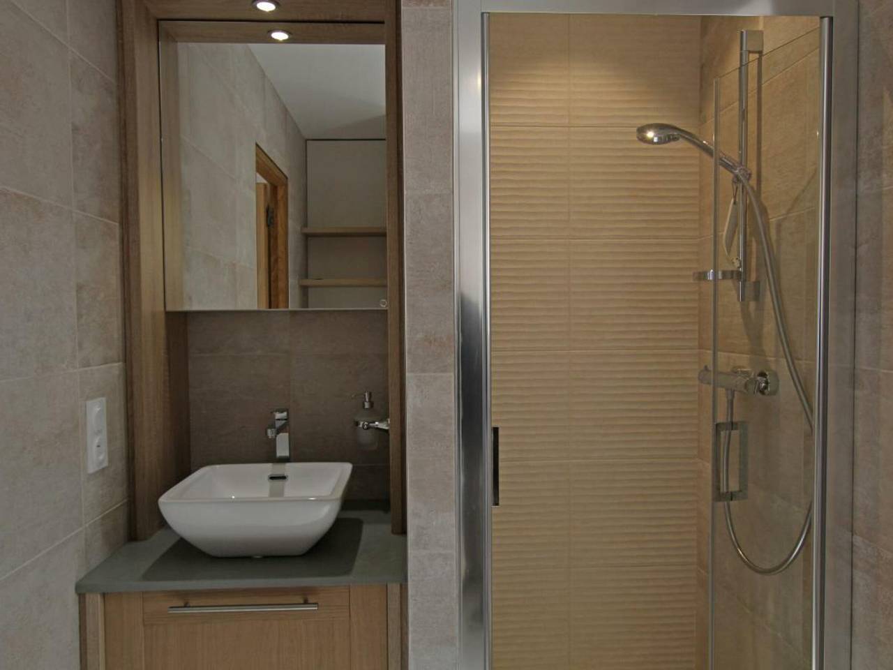 Estudio entero, Estudio elegante en Granville, cerca de comercios y playa, todo incluido in Granville, Côte de la Déroute