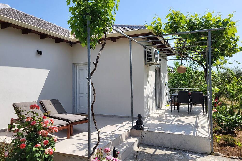 2 gemütliche Ferienhäuser idyllisch im Olivenhain in Chrisi Akti, Thassos