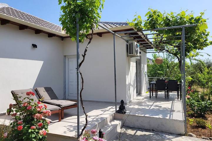 Ferienhaus für 4 Personen, mit Garten und Pool sowie Terrasse - 1