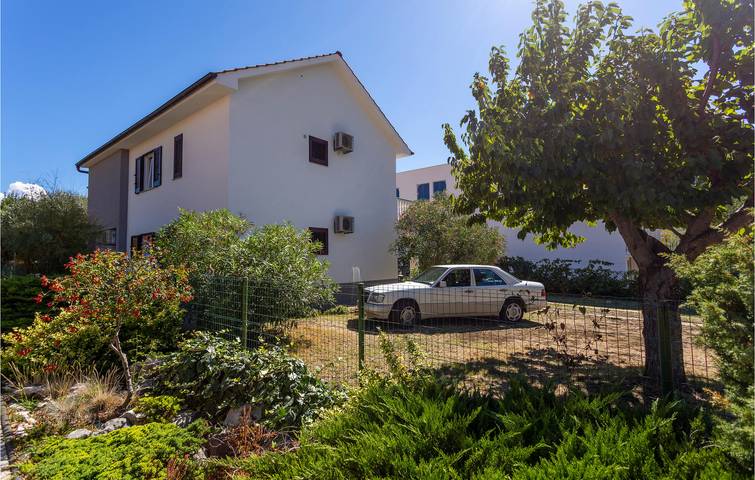 Ganze Ferienwohnung, Apartment am Strand mit WLAN, Klimaanlage, Surfmöglichkeiten und eigener Terrasse in Baska, Krk