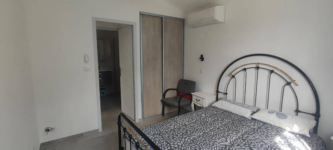 Appartement entier, One-Bedroom Apartment in Sussargues, Côte méditerranéenne (France)