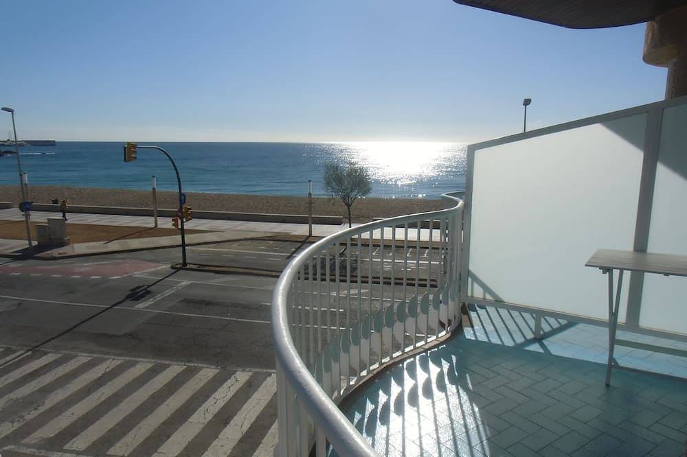 Entire apartment, Great Apartment In Sea Front. Best Possible Location In Town. in Els Pins Blanes, Blanes