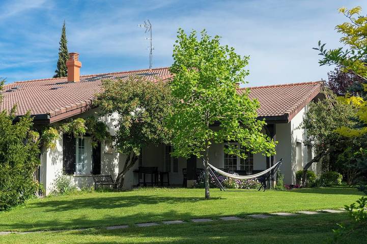 Gîte pour 16 personnes, avec Jardin