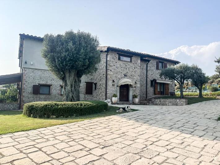 Agriturismo per 3 persone, con Terrazza e Giardino nonché Piscina e Panorama a Narni