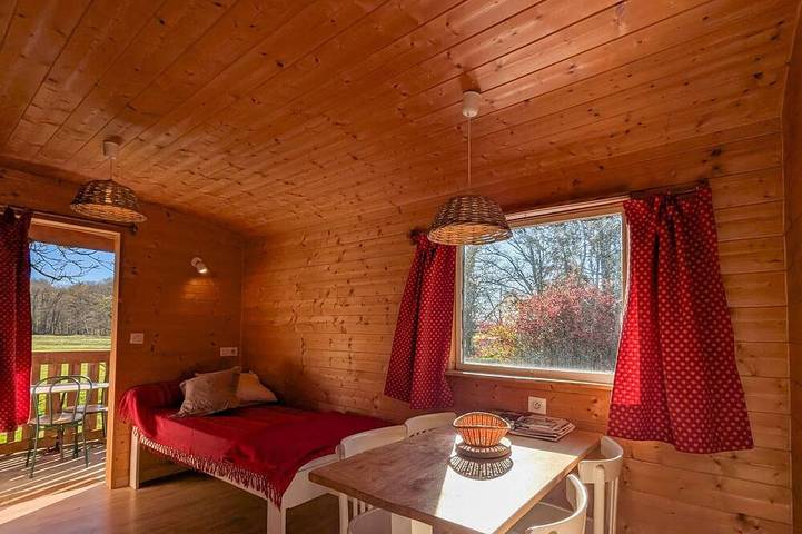 Gîte pour 4 personnes, avec piscine, animaux acceptés à Mouhers